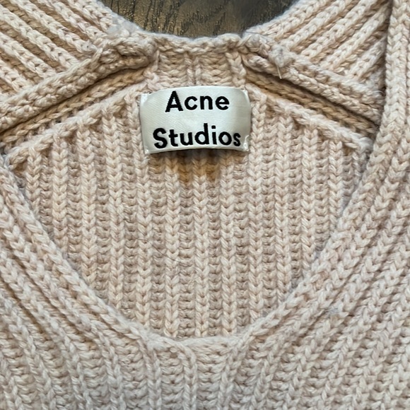 Acne Studios - Deborah wool sweater with v-neck and high low hem - Picture 2 of 7